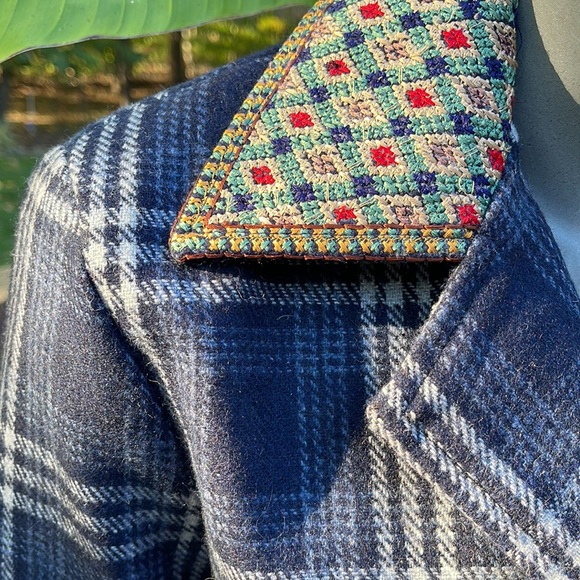 Relais Embroidered Wool Coat - Picture 4 of 16